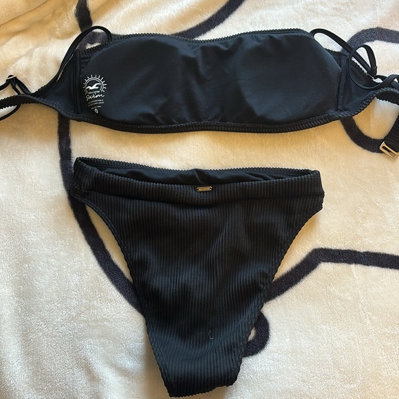 Hollister Swimsuit M top S bottom - Picture 2 of 4